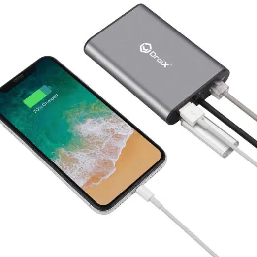 DroiX FX8 USB Type-C Hub Charging an iPhone XS